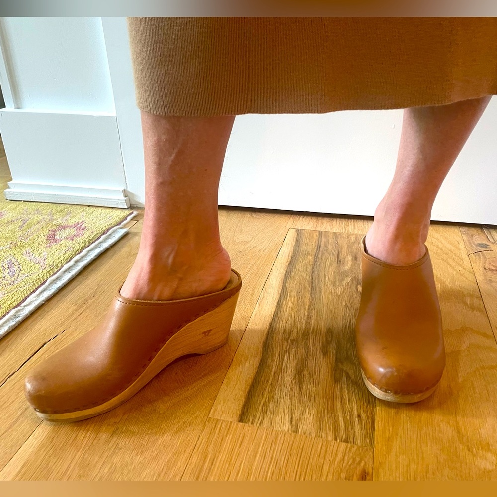 No 6 clogs